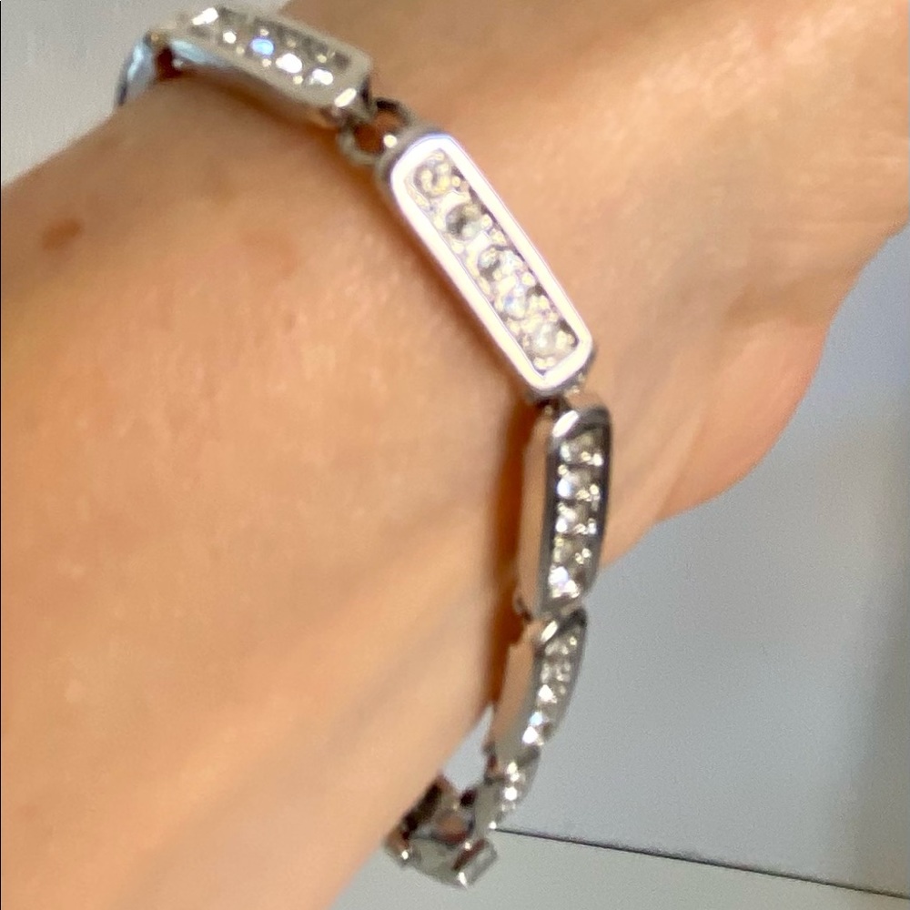 5⭐️ LISTING NWOT SWAROVSKI CHANNEL-SET SWAROVSKI CRYSTAL TENNIS BRACELET